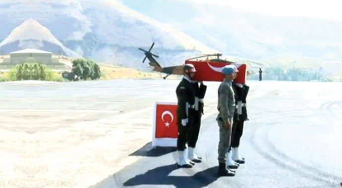 Şehit anne ve bebeğine Hakkâri'de askerî tören