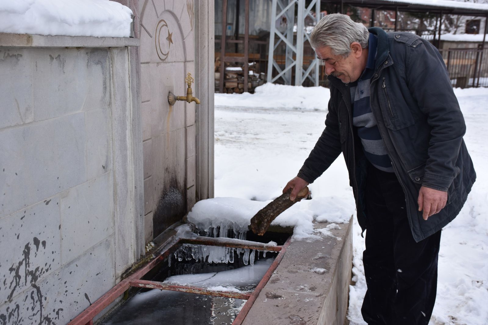 Ardahan buz kesti, eksi 27 dereceyi gördüler