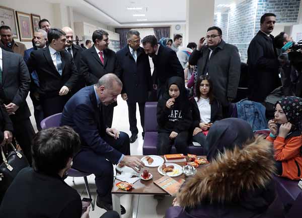 Cumhurbaşkanı Erdoğan'dan Millet Kıraathanesine ziyaret