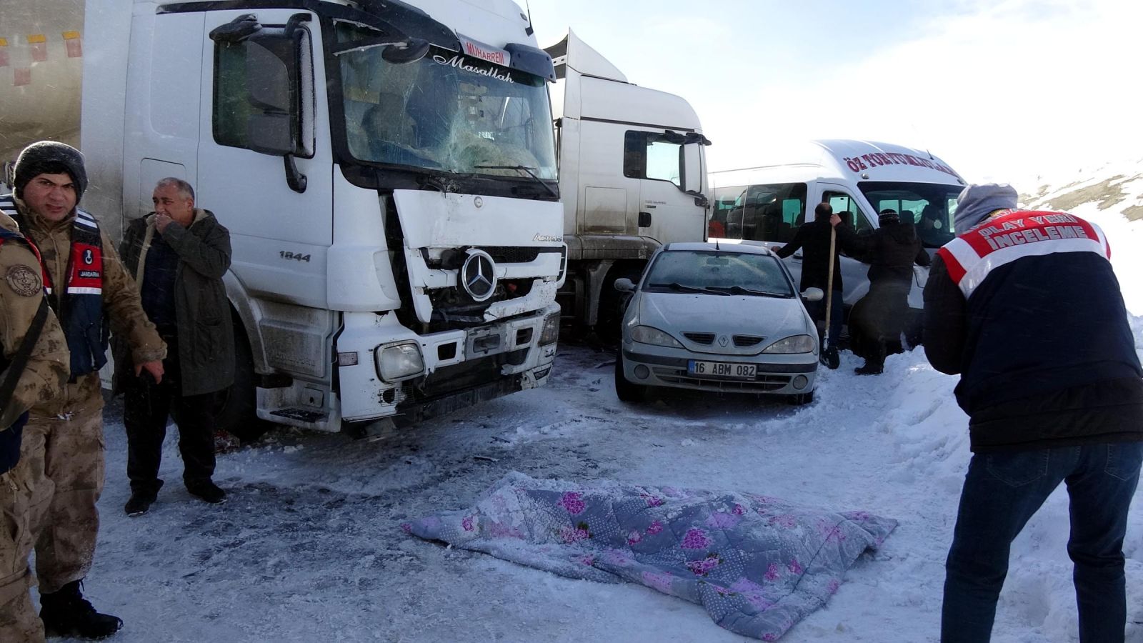 Erzurum’da 20 araç birbirine girdi, ölü ve yaralılar var