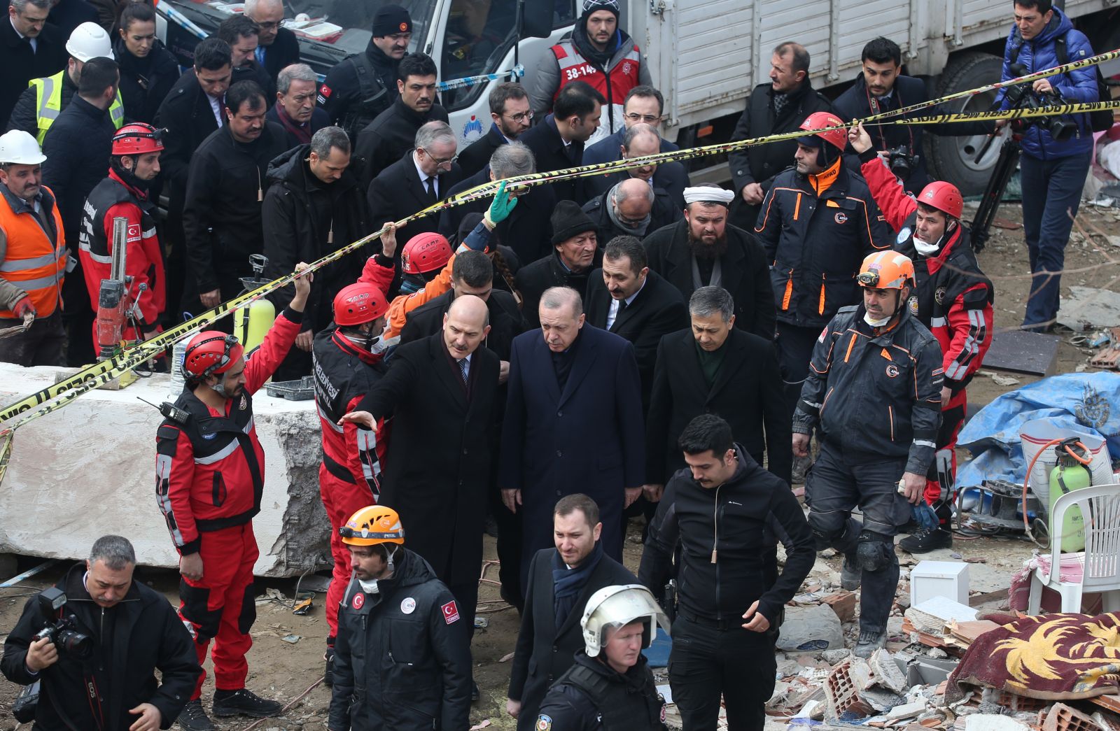 Cumhurbaşkanı Erdoğan, Kartal'daki enkaz alanını ve yaralı kurtarılan vatandaşları ziyaret etti
