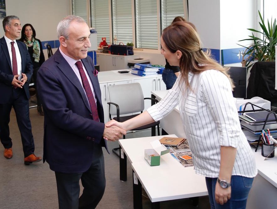 Küçükçekmece Belediye Başkanı seçilen Kemal Çebi görevi devraldı