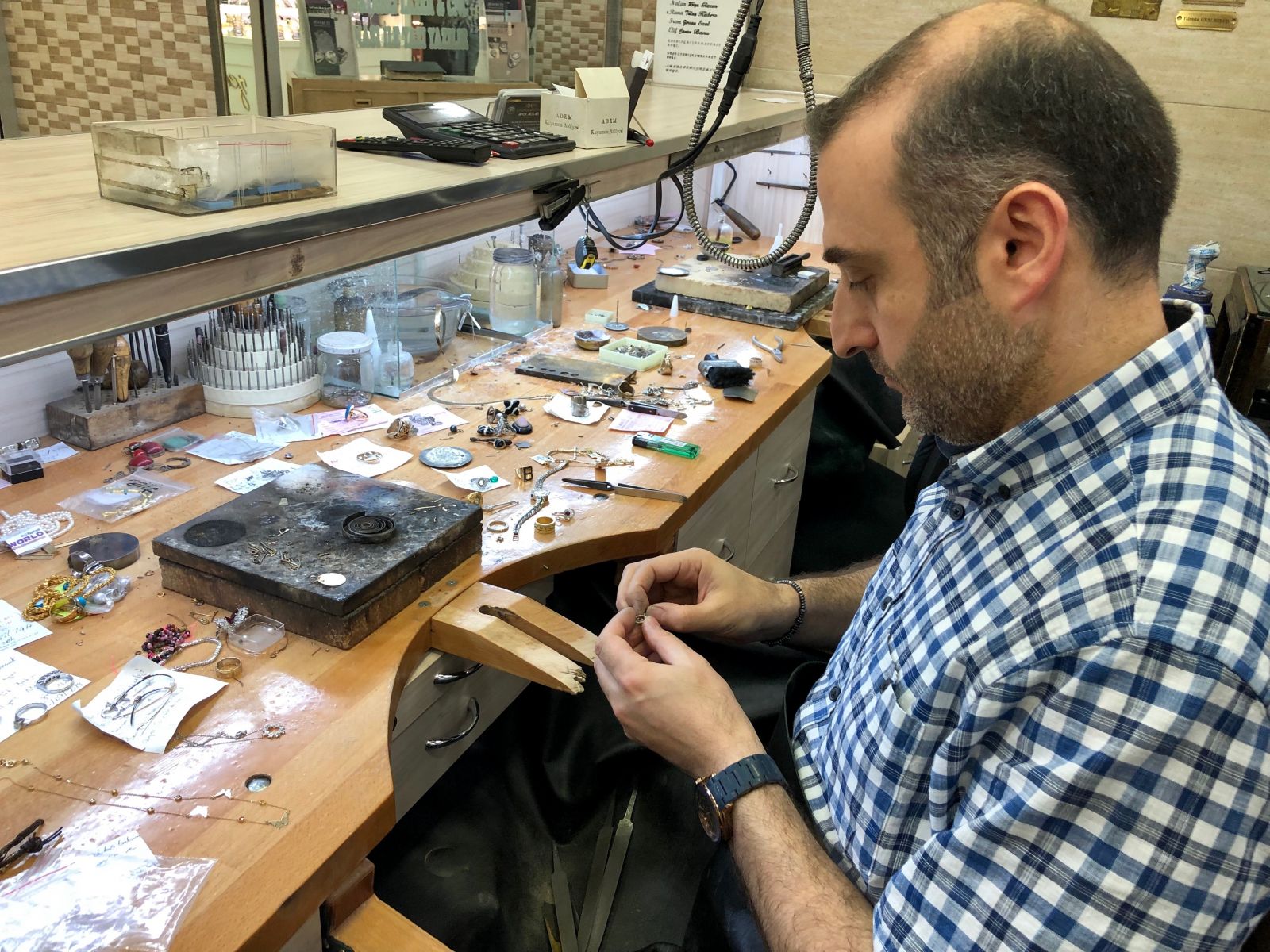 Ustasından uyarı: Uyurken takılarınızı çıkarın