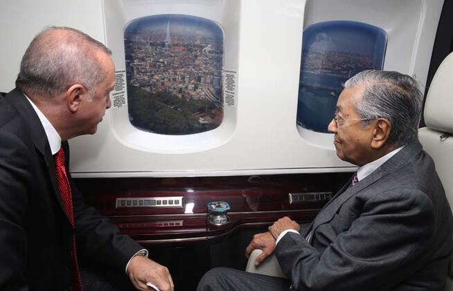 Cumhurbaşkanı Erdoğan, Malezya Başbakanı'na İstanbul'u tanıttı