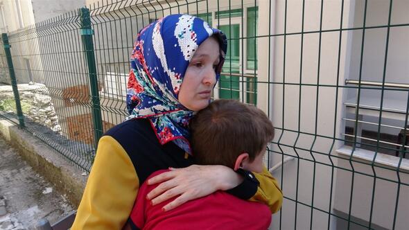 Yürekler ağza geldi... Otomobil asılı kaldı