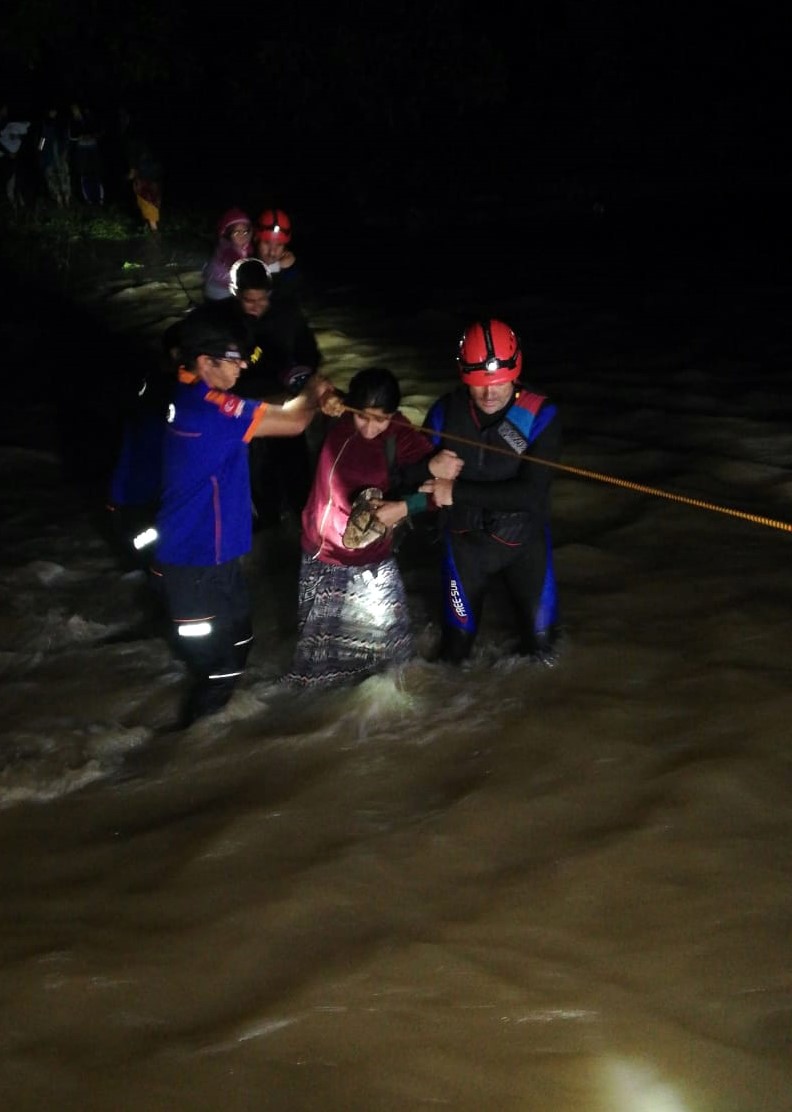 Mahsur kalan fındık işçileri kurtarıldı