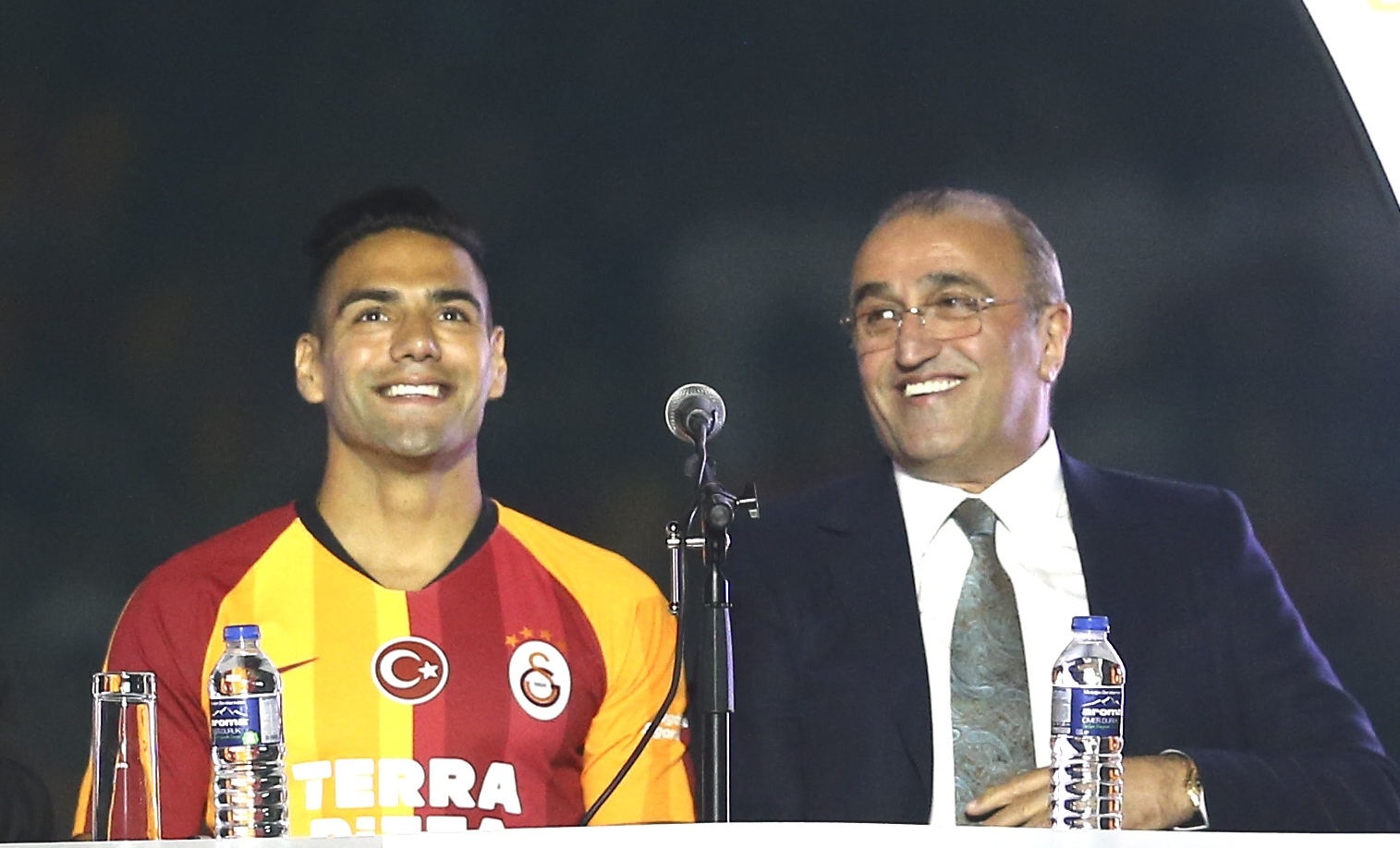 Galatasaray, yeni transferleri için imza töreni düzenledi