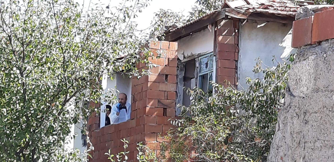 Başkent'te dehşet! Baba çocuğunun yanında karısını öldürdü