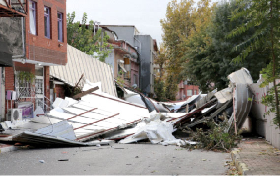 100 bin şimşek bir günde çaktı!