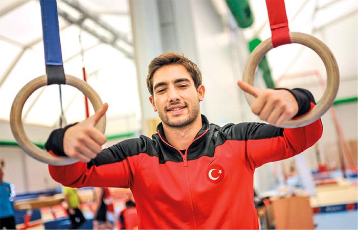 Bileğim kırıldı altın geldi