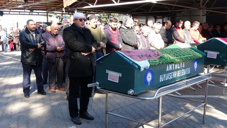 Eski eşi tarafından öldürülen anne ve kızına acı veda