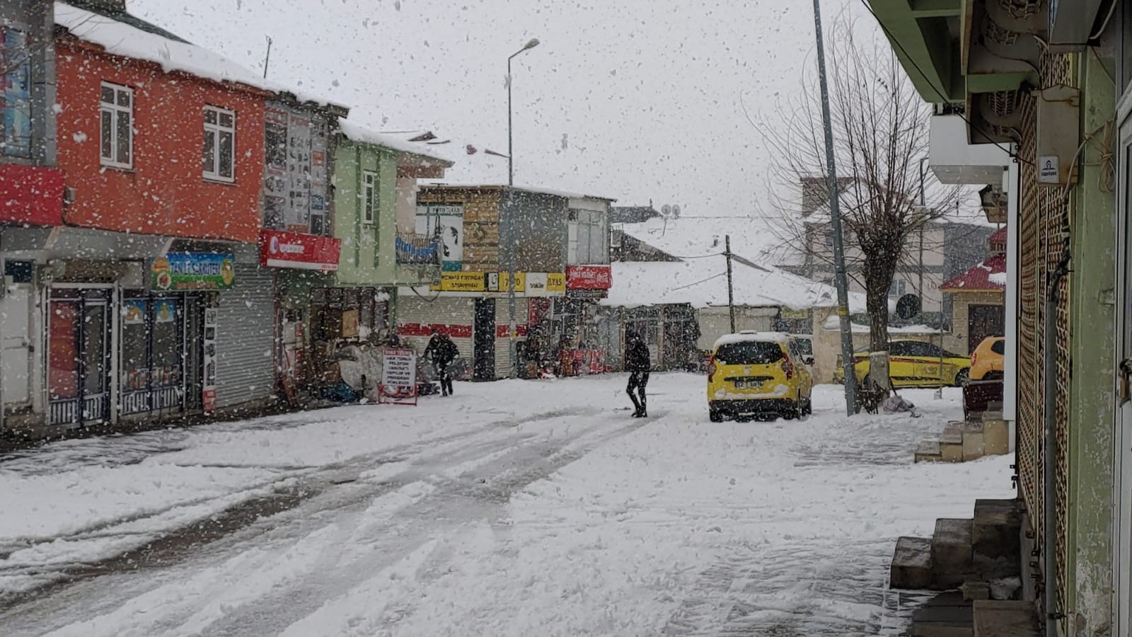 Karlıova tekrar beyaza büründü
