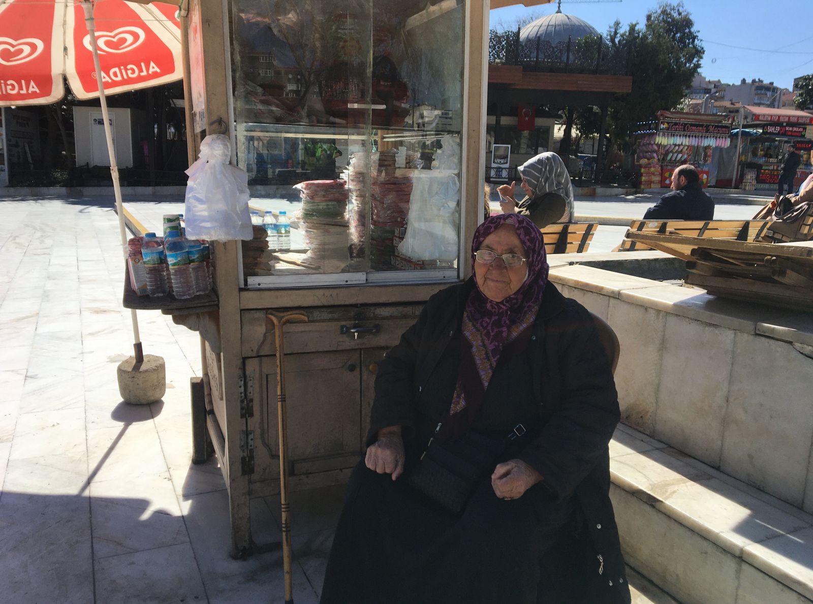 Koronavirüs tarihi Eyüpsultan Meydanındaki simitçileri vurdu