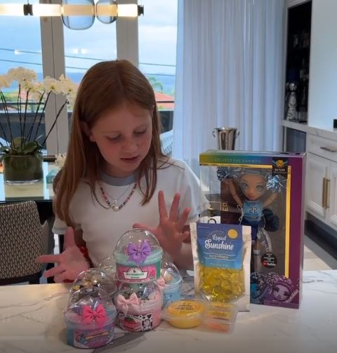 Aylık geliri 21 milyon dolar! Pixie Curtis 15 yaşında emekli olacak