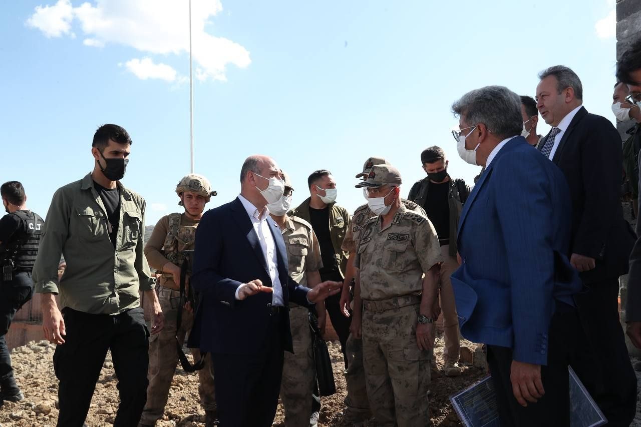 Bakan Soylu, Tendürek'teki askerleri ziyaret etti