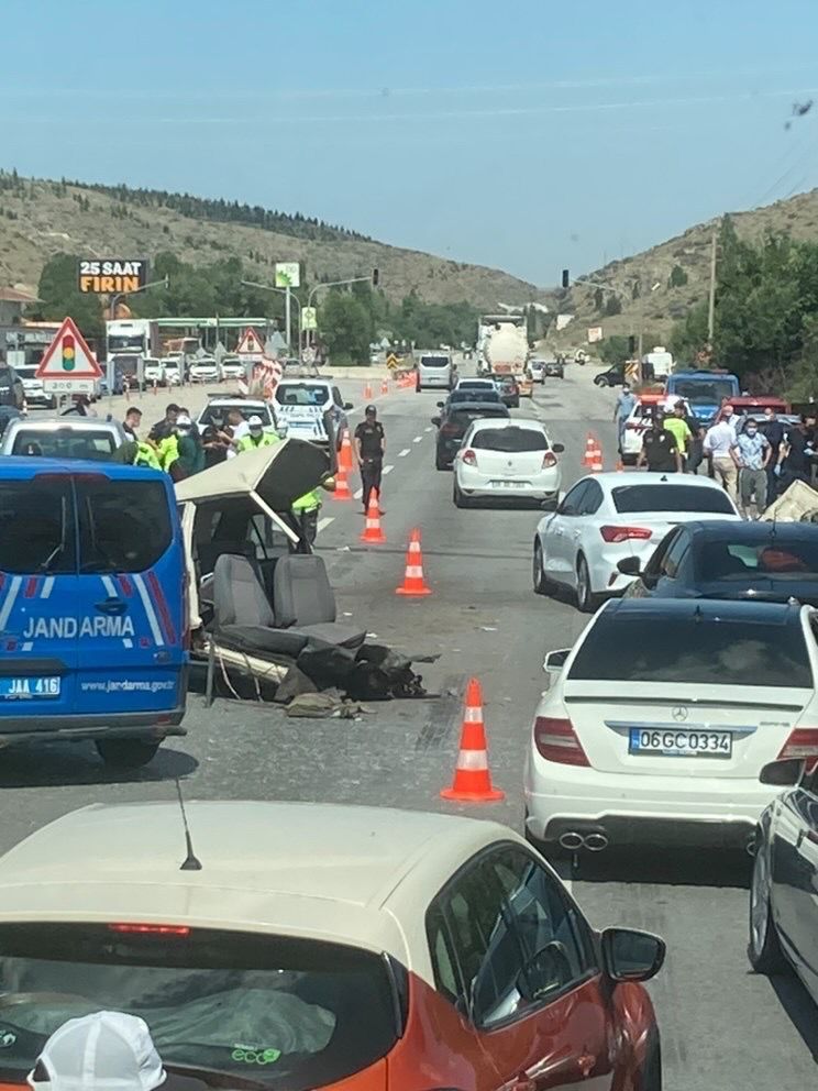 Ankara'da makas atan araç dehşet saçtı, ölü ve yaralılar var