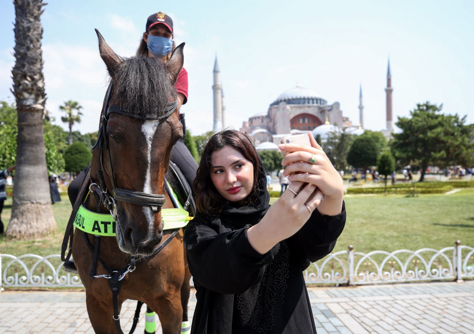 Atlı polisler Sultanahmet Meydanı'nda