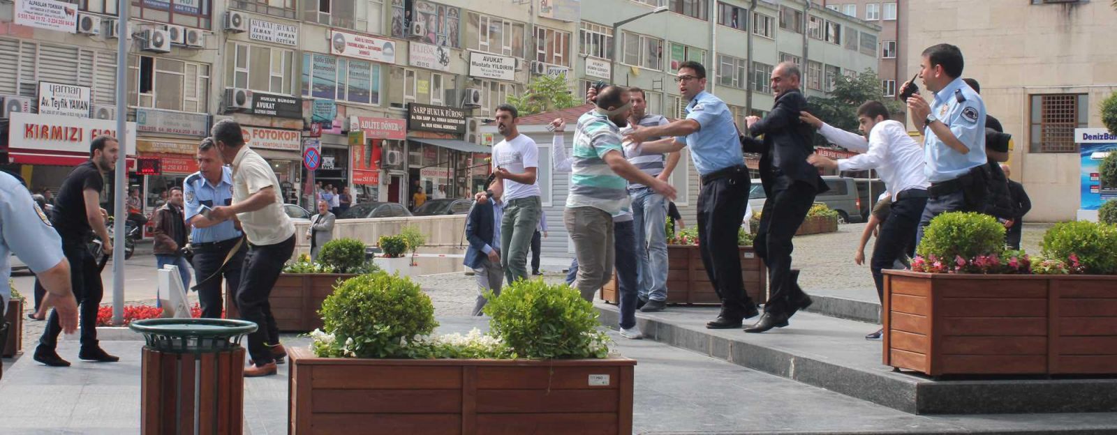 Cinayet davası öncesi meydan kavgası