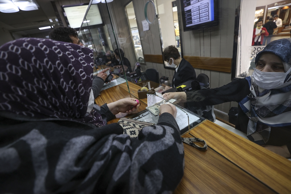 Döviz bürolarında hareketlilik