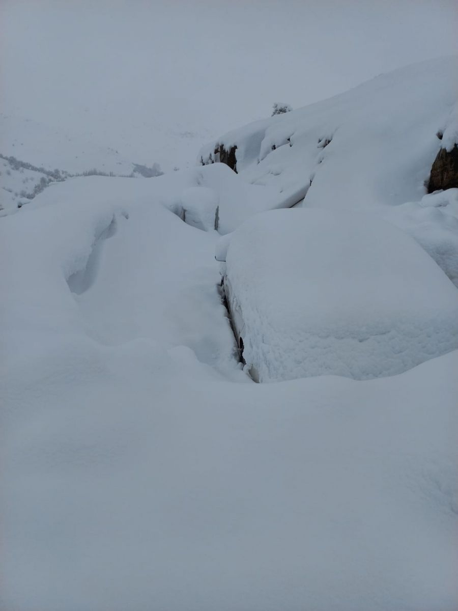 Elazığ'da evler kara gömüldü