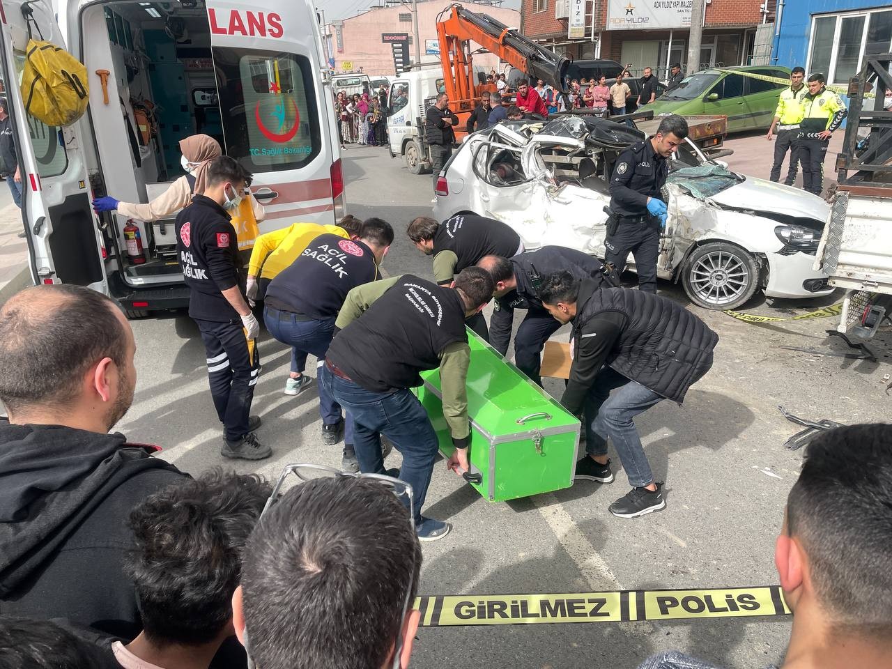 Sakarya'da kontrolden çıkan araç dehşet saçtı, ölü ve yaralılar var