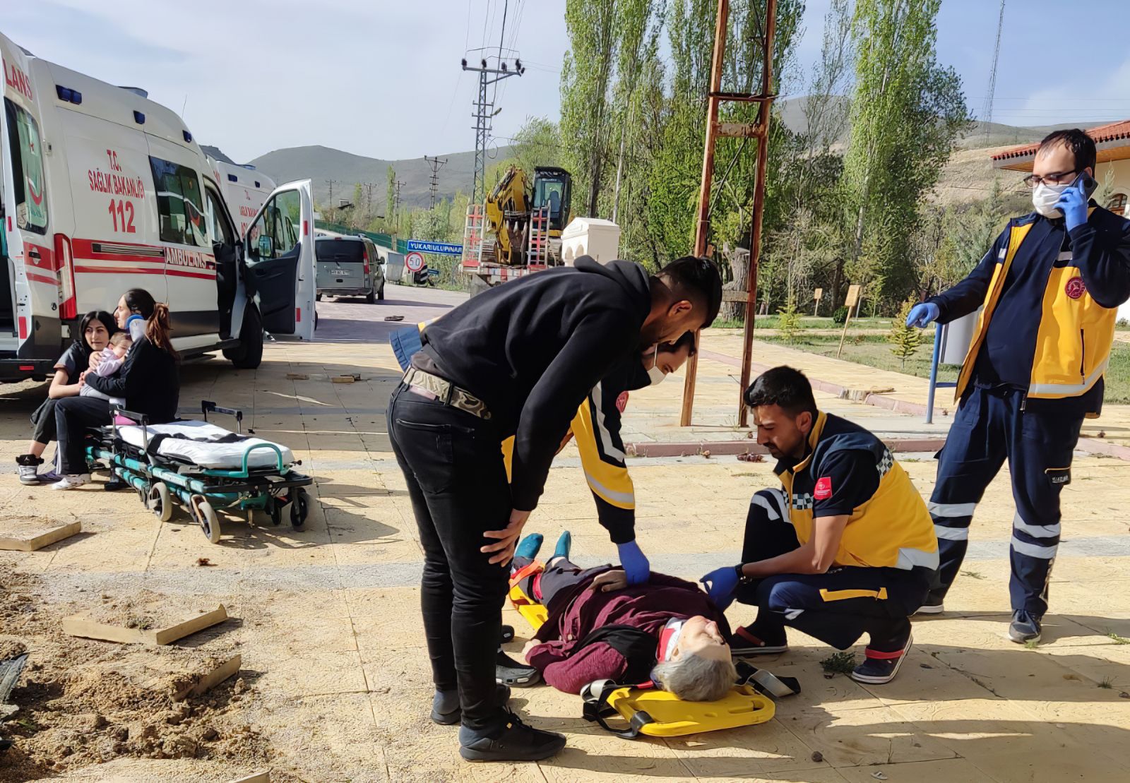 Malatya'da feci kaza! Araba menfeze çarptı, ölü ve yaralılar var