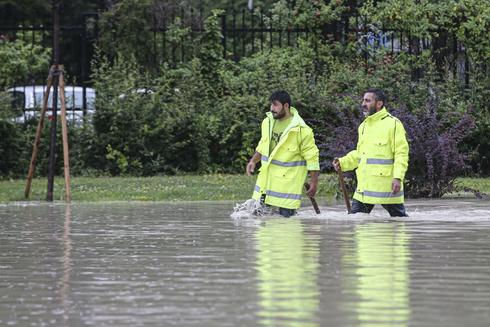 Ankara'da yollar göl oldu