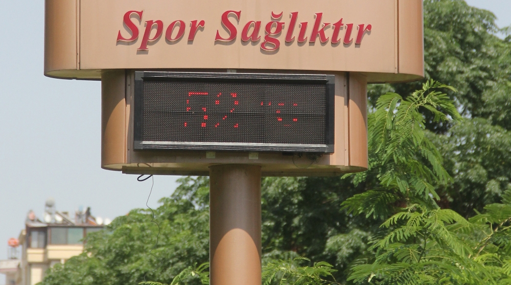 Adana 52 dereceyi de gördü