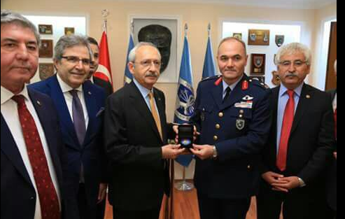 Skandal! Askerler Kılıçdaroğlu'na selam durdu