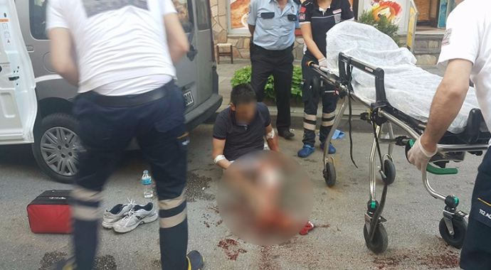 Karısını evde başka erkekle görünce dehşet saçtı