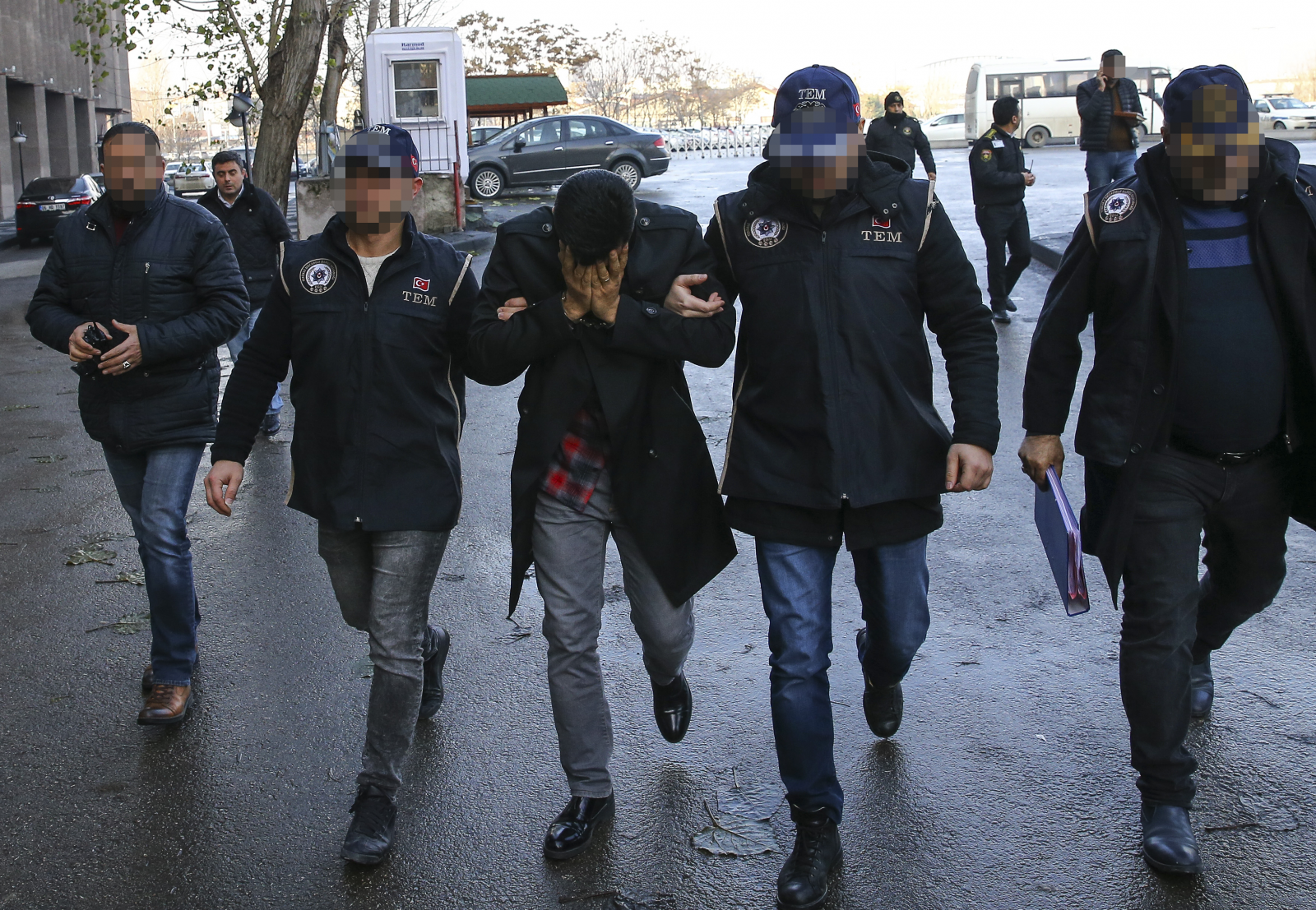 FETÖ'cü komutan Burak Akın adliyeye sevk edildi