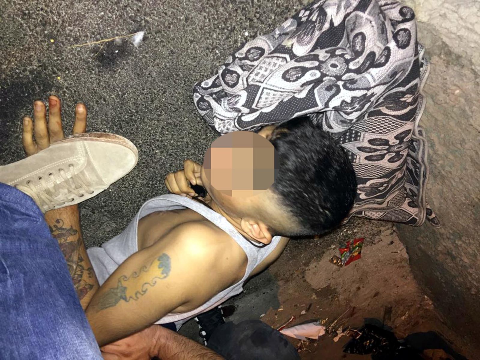 Adana'da bir çocuk polisle çatışınca yaralı olarak yakalandı