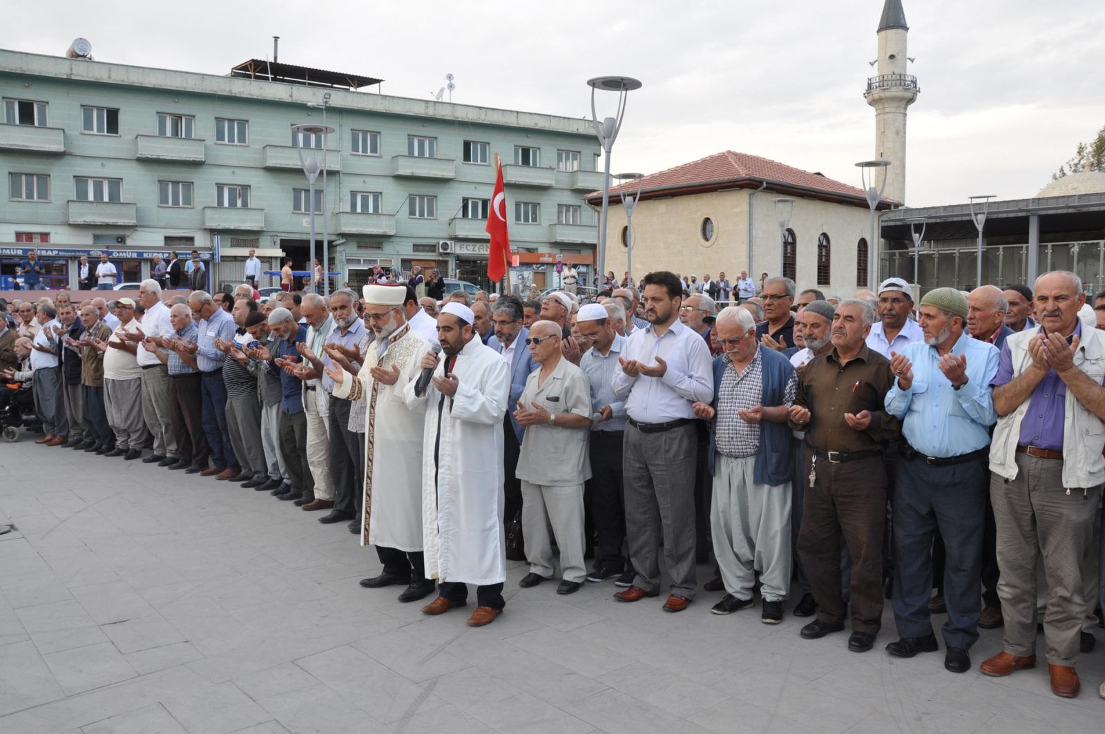 Tarsus'ta vatandaşlar yağmur duasına çıktı