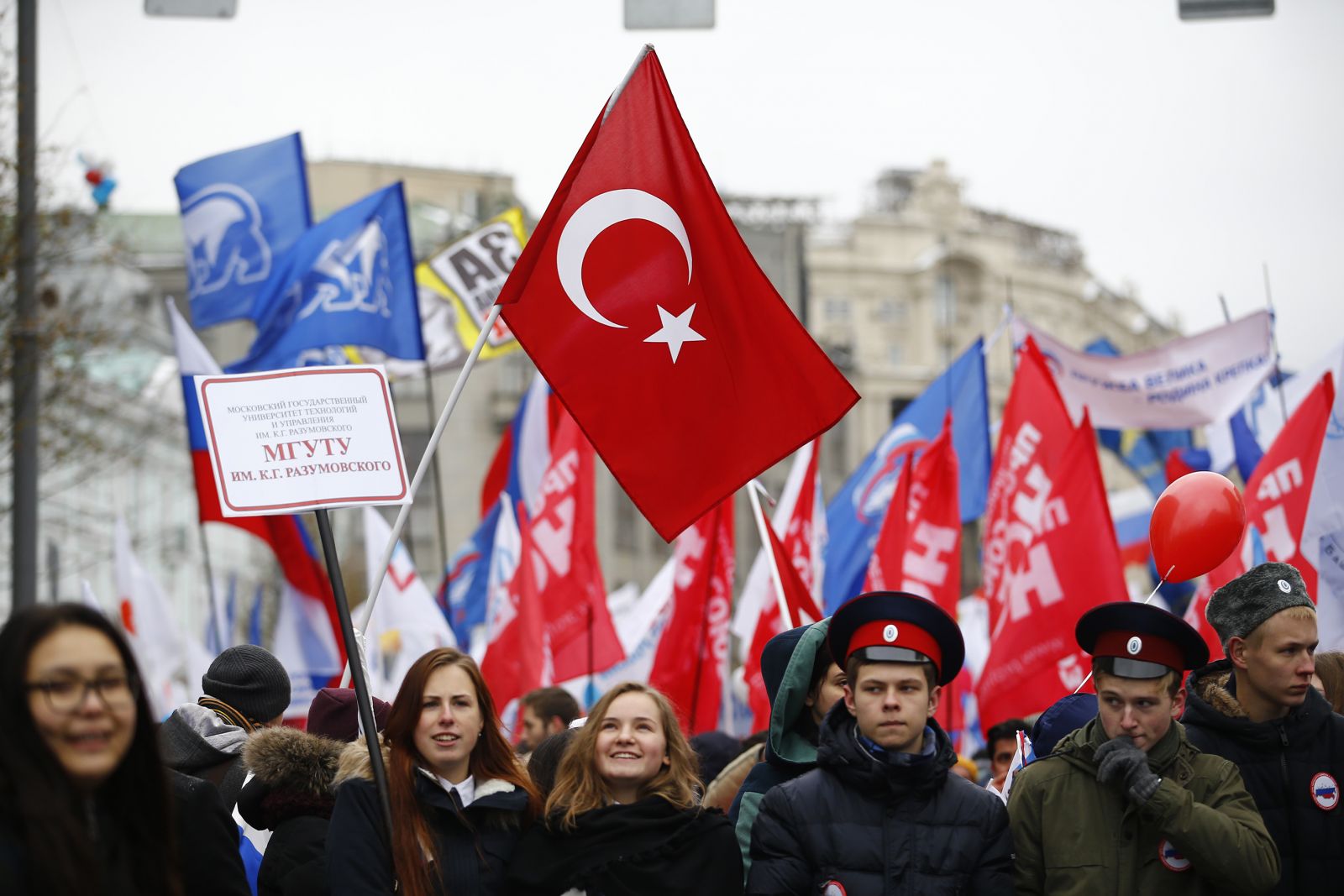 Rusya'da 80 bin kişilik yürüyüş