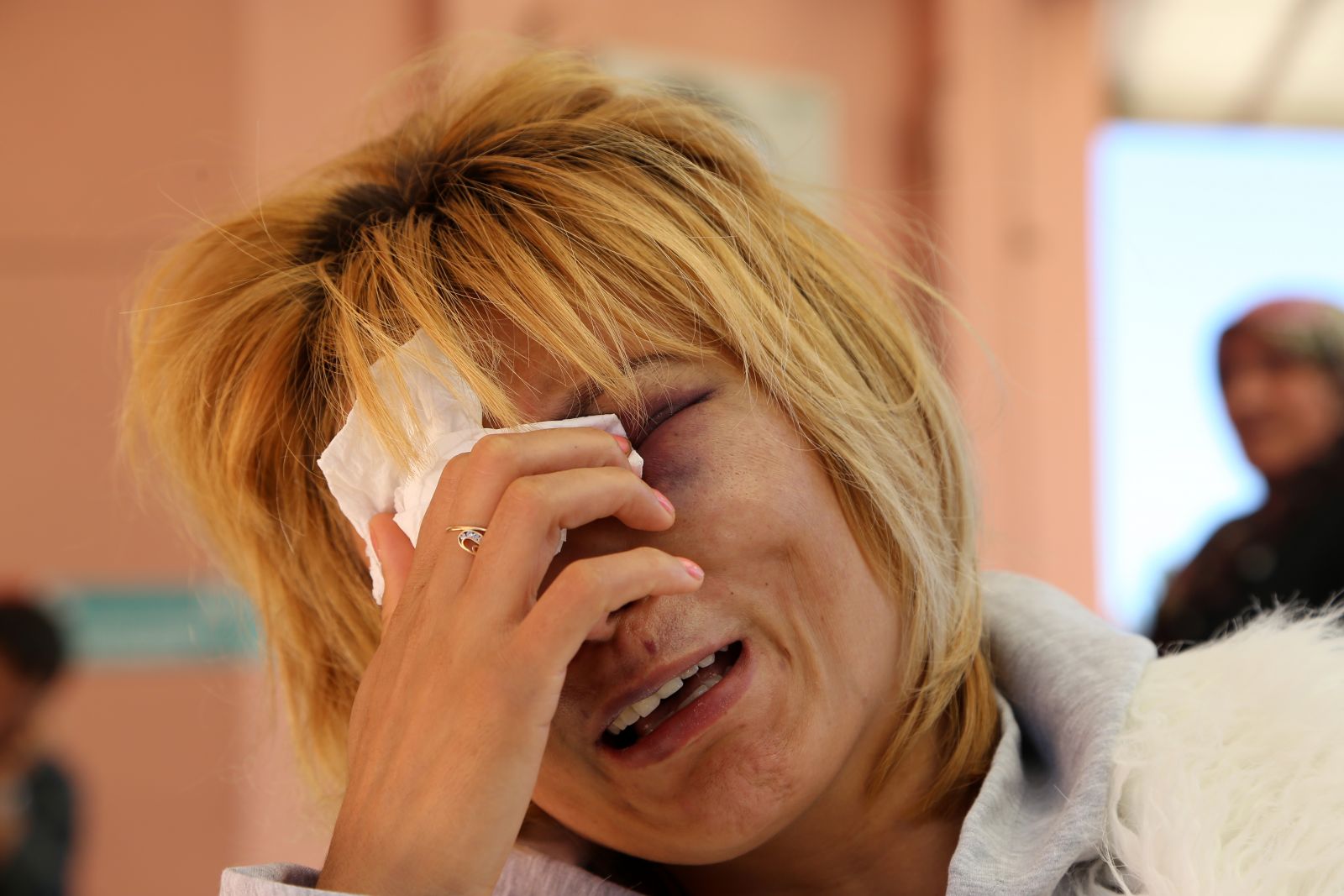 Karısını, bulaşıkları makinede yıkamak istediği için dövdü