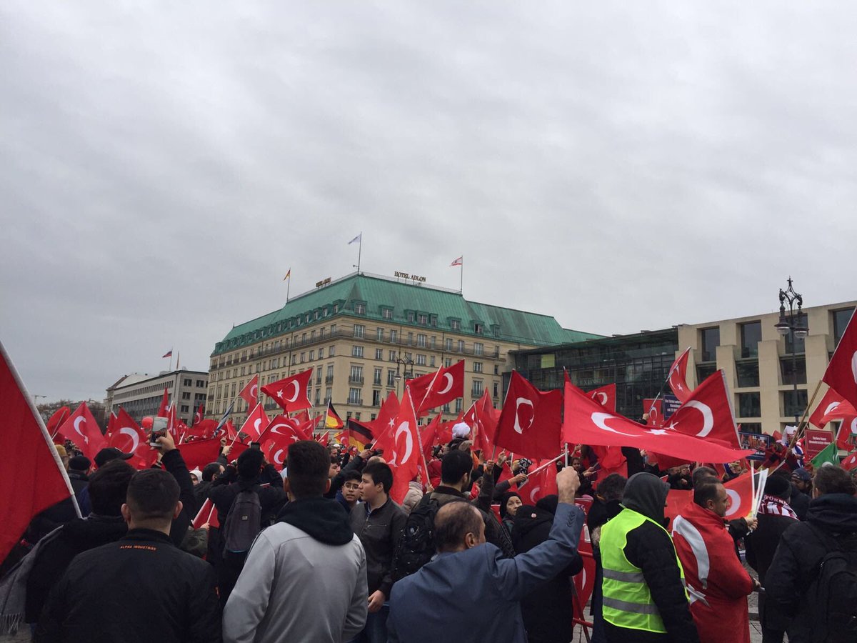 Avrupa'da Teröre Lanet Demokrasiye Davet mitingleri