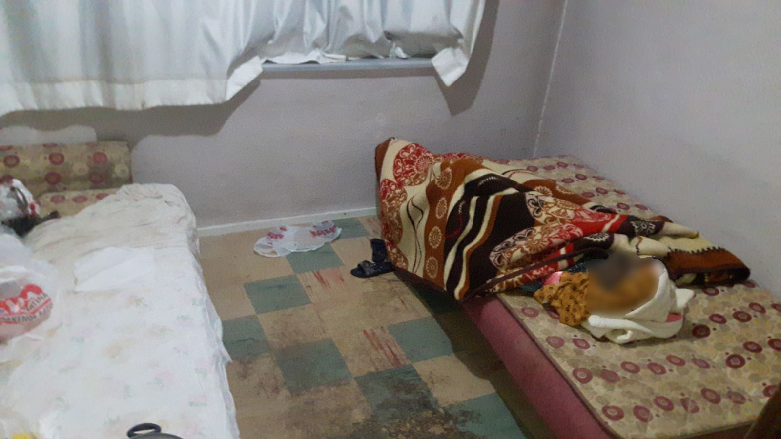 Annesinin cesediyle 3 hafta boyunca aynı odada kaldı