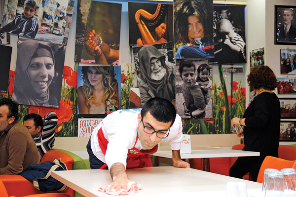 Bu kafenin garsonları Down Sendromlu