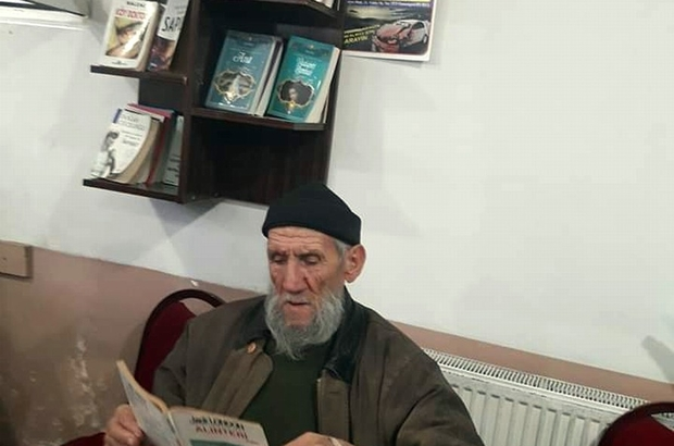 Kitap okuyana çay ve kahve bedava