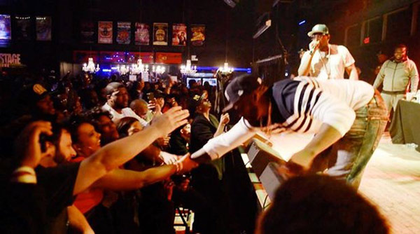 50 Cent kadın hayranını yumrukladı!