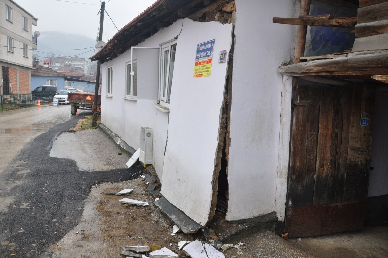 Bursa'da doğalgaz patlaması, yaralananlar var