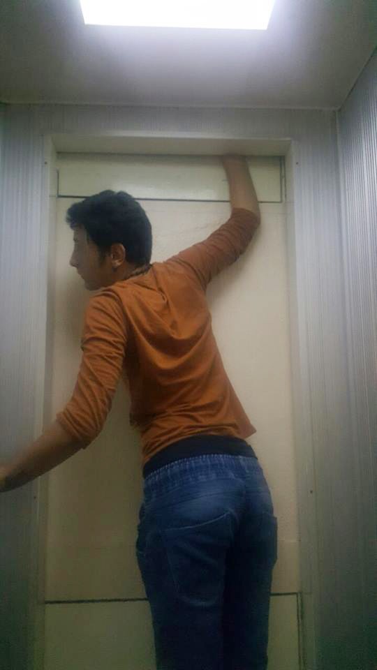 Eli asansöre sıkışan genci itfaiye kurtardı