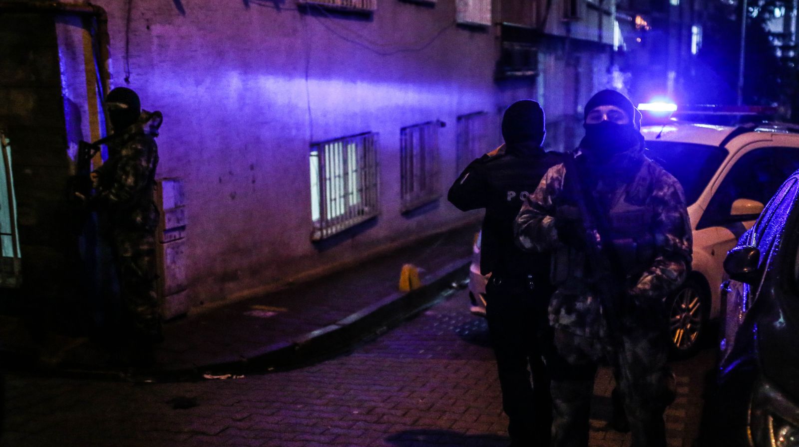 İstanbul Emniyet Müdürlüğü'ne lav silahıyla saldırı girişimi