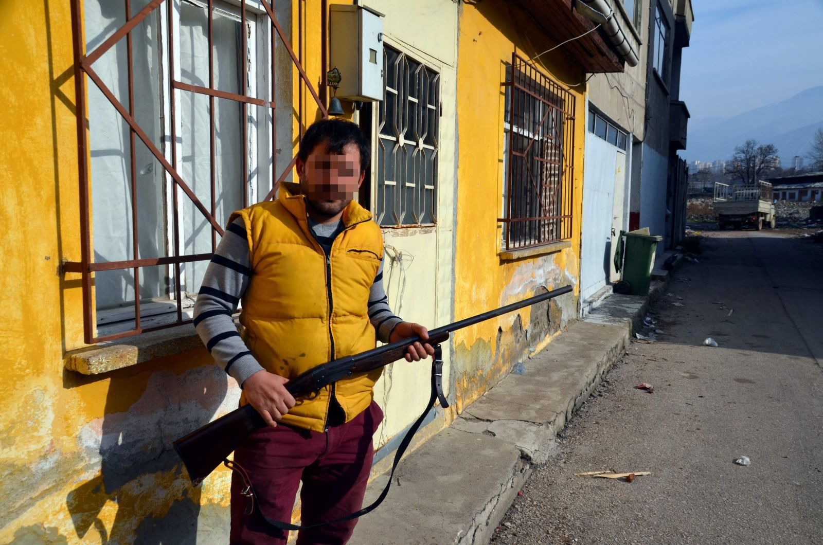 Bursa'da mahalleli silahlandı!