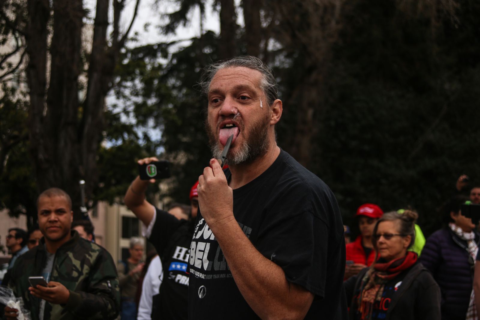 ABD'de Trump destekçileri ile karşıt gruplar birbirine girdi