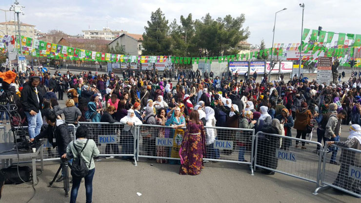 HDP'nin Kadınlar Günü etkinliğinde meydan boş kaldı