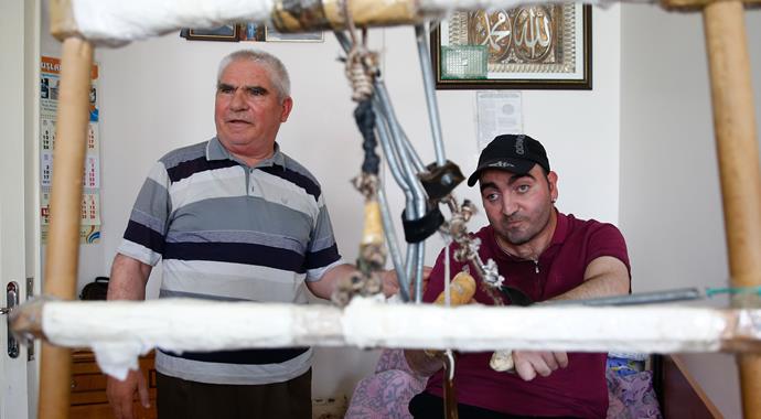 Fedakar baba herşeyi oğlu için yaptı