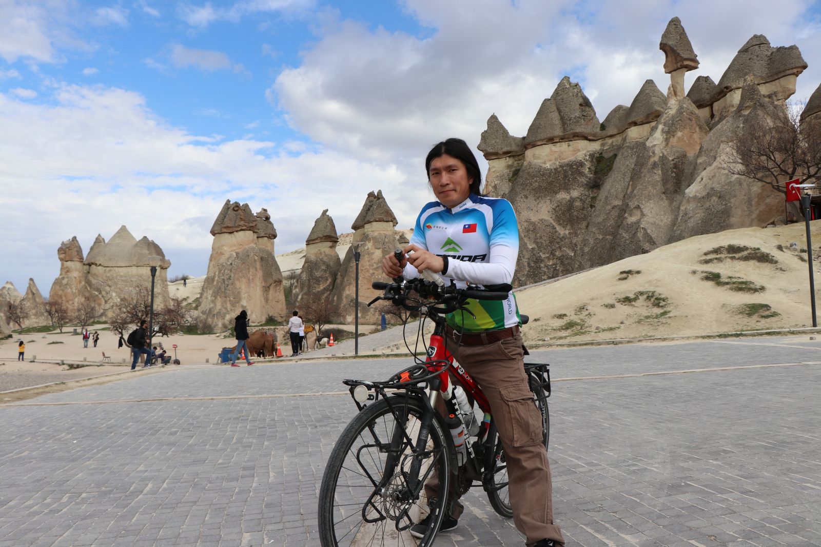 Çinli Jacky Chen bisikletiyle 61 ülkeyi gezdi