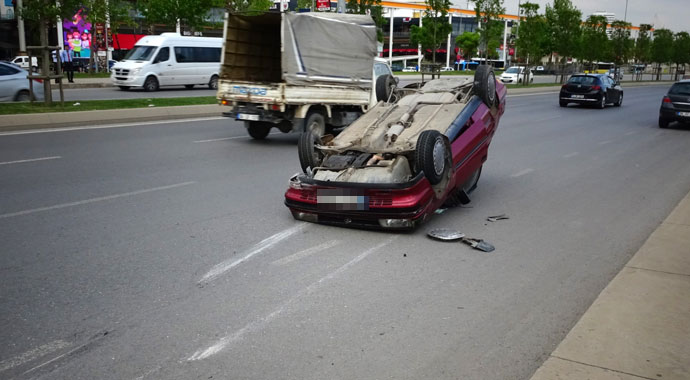 Takla atan araçtan burunları bile kanamadan çıktılar