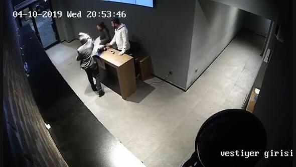 Patrondan çalışanlarına “ayağa kalkmadın” dayağı